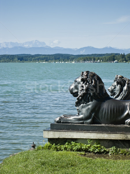 Foto stock: Lago · nuvens · cidade · natureza · paisagem · montanhas