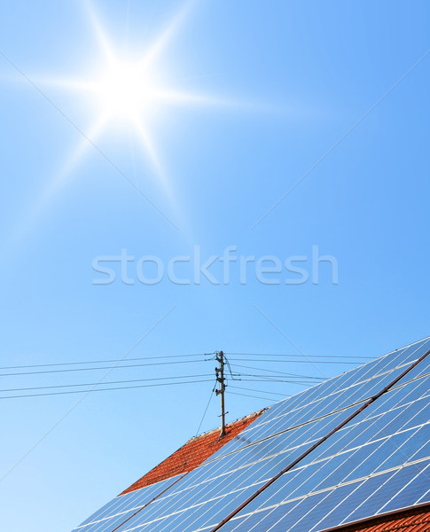 Stockfoto: Zonnepanelen · foto · zonnepaneel · dak · venster · groene