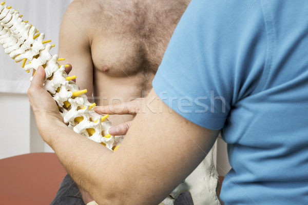 Fysiotherapie tonen wervelkolom afbeelding man medische Stockfoto © magann