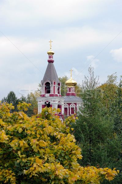 Rus ortodox biserică toamnă pădure in jurul Imagine de stoc © mahout