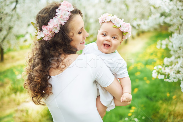 Jeunes brunette femme enfant mère [[stock_photo]] © majdansky