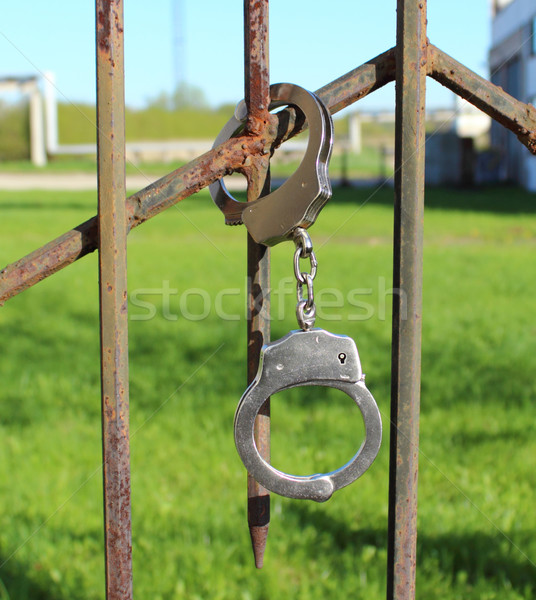 [[stock_photo]]: Menottes · lock · clôture · herbe · sécurité · bâtiments