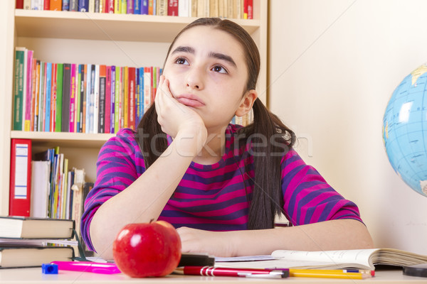 Iskolás lány túlterhelt ül asztal tele jegyzetfüzetek Stock fotó © manaemedia
