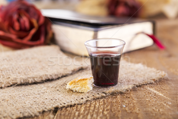 Komunii kubek szkła wino czerwone chleba Zdjęcia stock © manaemedia