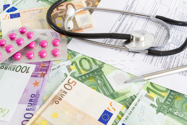 Medycznych ubezpieczenia euro stetoskop pigułki formularza Zdjęcia stock © manaemedia