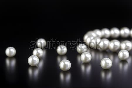 Fehér gyöngyök nyaklánc feketefehér fekete nők Stock fotó © manaemedia