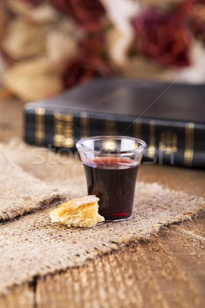 Elvesz úrvacsora csésze üveg vörösbor kenyér Stock fotó © manaemedia