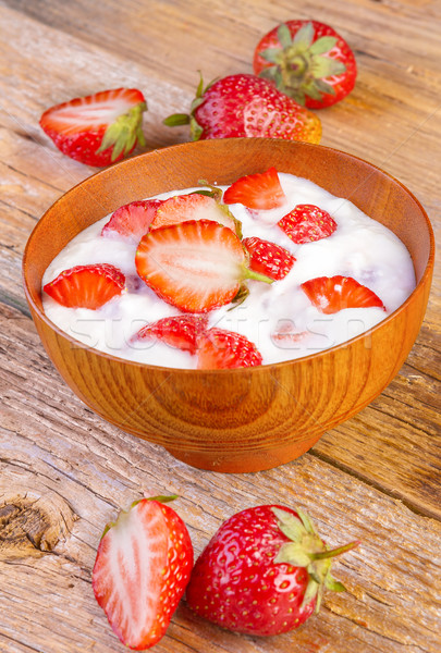 Frischen griechisch Joghurt Erdbeeren Holz Stock foto © manaemedia