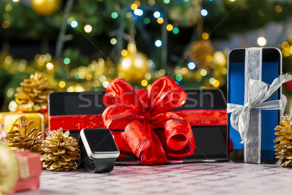 Smartphone christmas prezenty dekoracje choinka Zdjęcia stock © manaemedia