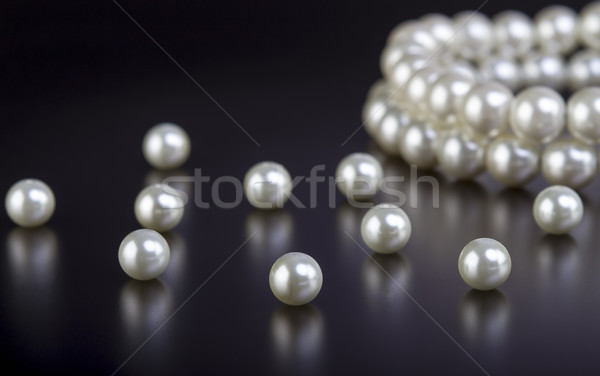 Fehér gyöngyök nyaklánc feketefehér fekete absztrakt Stock fotó © manaemedia
