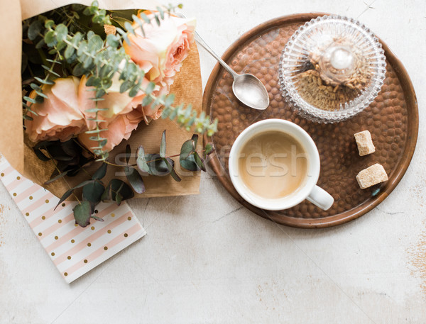 Nőies otthoni iroda virágok kávé jegyzettömb fehér Stock fotó © manera