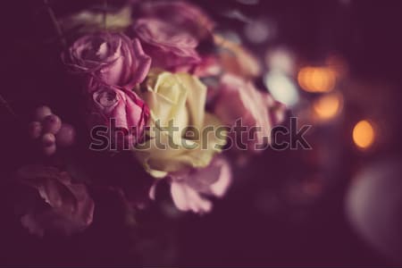 Flori tabel buchet roz set cină Imagine de stoc © manera