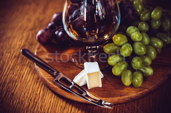 üveg brandy szőlő brie sajt kés tábla Stock fotó © manera