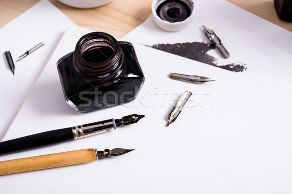 Foto d'archivio: Carta · inchiostro · calligrafia · penne · workshop · dettagli
