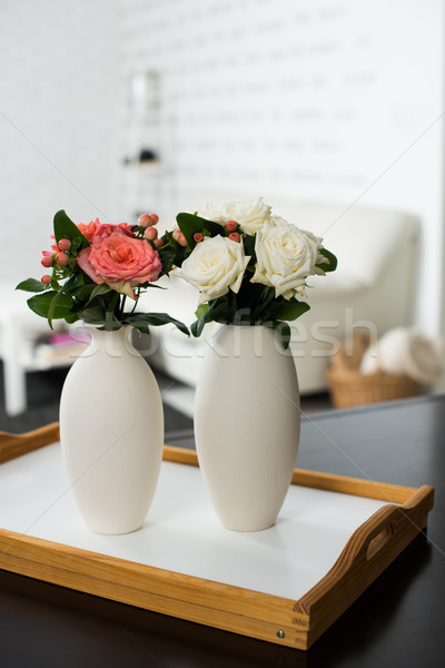 家 簡單 花瓶 花卉 表 商業照片 © manera