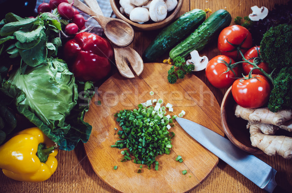Hausgemachte Zubereitung von Speisen frischen Frühling Gemüse Küchentisch Stock foto © manera