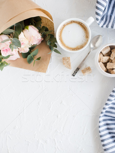 Romantische vrouwelijk koffie rozen witte Stockfoto © manera