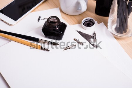 Stok fotoğraf: Kâğıt · mürekkep · kaligrafi · kalemler · atölye · ayrıntılar