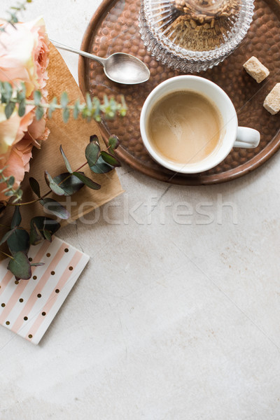 Vrouwelijk kantoor aan huis bloemen koffie notepad witte Stockfoto © manera