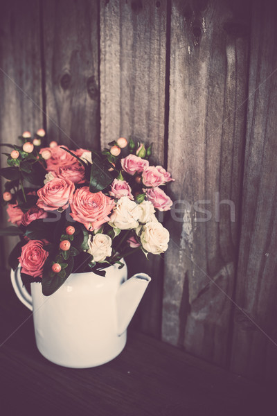 Imagine de stoc: Buchet · trandafiri · epocă · cafea · oală · roz