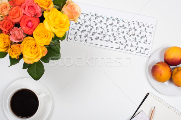 Femminile bianco desk fiori avvio Foto d'archivio © manera