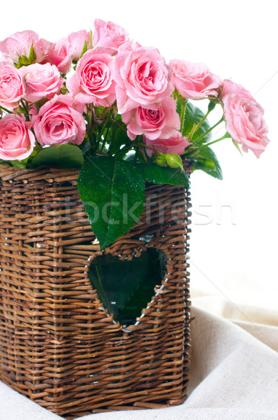 [[stock_photo]]: Rose · roses · osier · panier · tissu