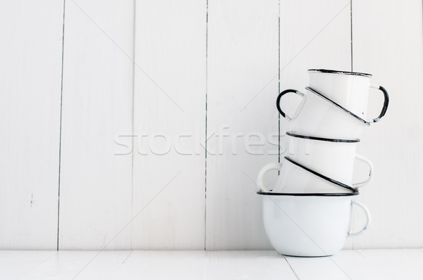 ストックフォト: 5 · 白 · スタック · 描いた · 木製のテーブル · キッチン