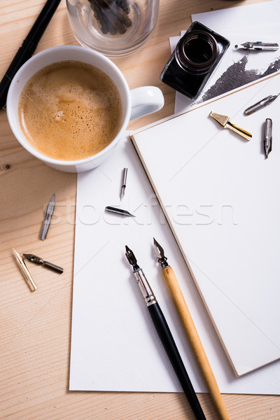 [[stock_photo]]: Papier · encre · calligraphie · stylos · atelier · détails