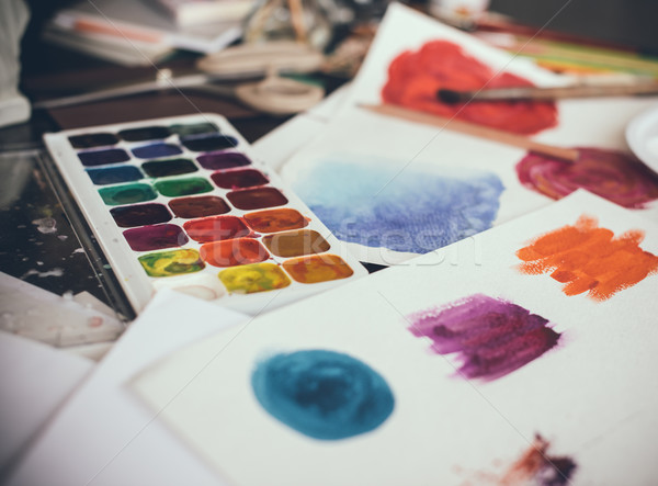 Künstlerischen Studio mess Wasserfarbe Palette Malerei Stock foto © manera