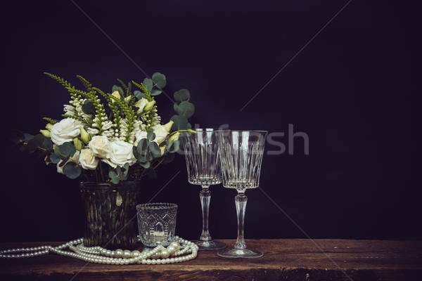 [[stock_photo]]: Bouquet · fleurs · blanches · perle · perles · verres · à · vin · belle