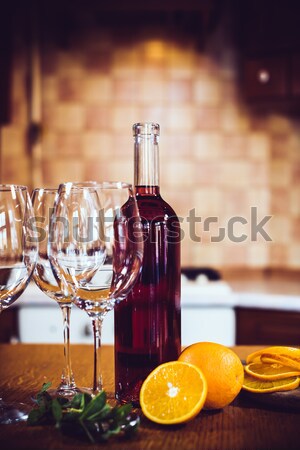 Uomo vino bianco bottiglia vetro home interno cucina Foto d'archivio © manera