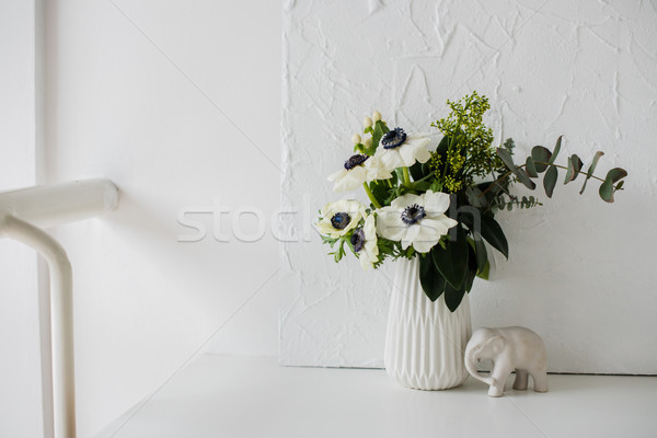 Foto stock: Elegante · ramo · jarrón · mesa · blanco · habitación