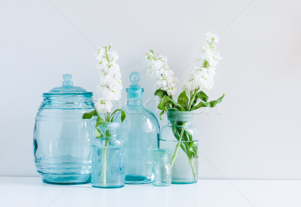 Klasszikus lakberendezés fehér virágok különböző kék Stock fotó © manera