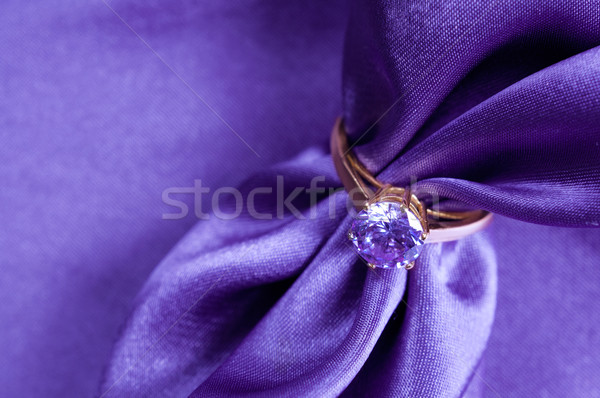 Pierścień klejnot złoty pierścionek zaręczynowy jedwabiu tkaniny Zdjęcia stock © manera