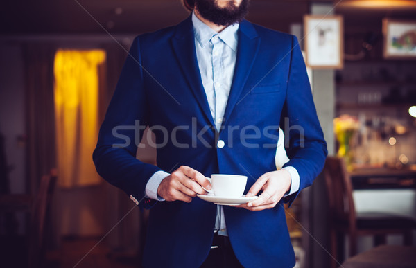 Foto stock: Pie · taza · café · empresario · azul · chaqueta