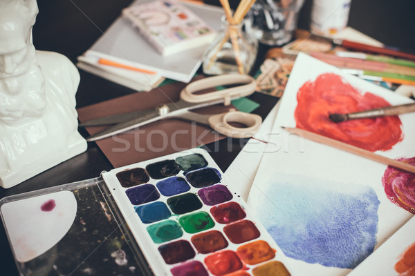 Artístico estúdio bagunça aquarela paleta pintura Foto stock © manera