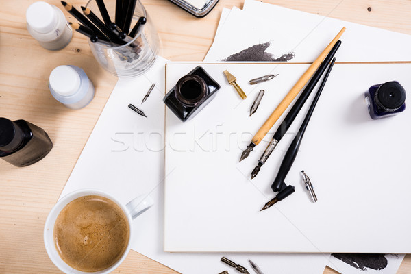 [[stock_photo]]: Papier · encre · calligraphie · stylos · atelier · détails