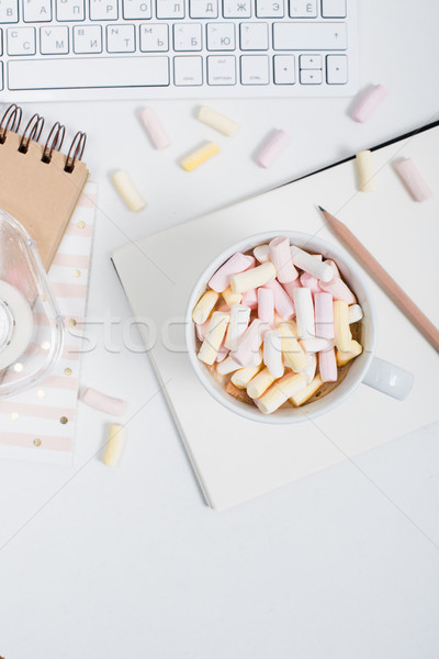 [[stock_photo]]: Bureau · table · café · blanche · féminin