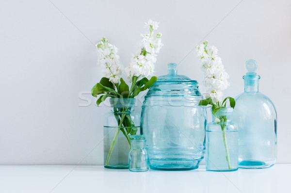 Klasszikus lakberendezés fehér virágok különböző kék Stock fotó © manera