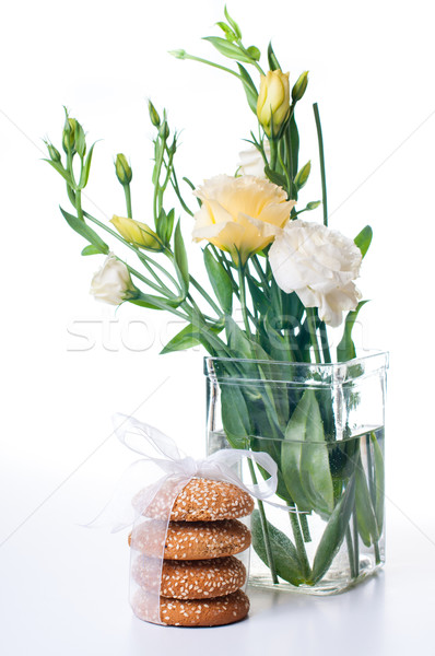 Stock fotó: Citromsárga · kekszek · virágcsokor · finom · fehér · virágok