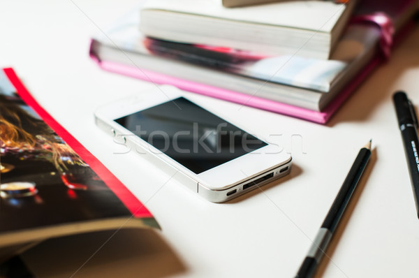 Smartphone biuro tabeli działalności obiektów książek Zdjęcia stock © manera