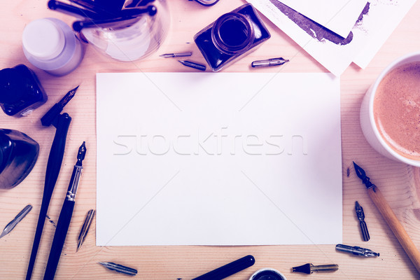 Foto stock: Papel · tinta · caligrafía · plumas · taller · detalles