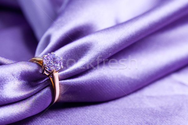 Pierścień klejnot złoty pierścionek zaręczynowy jedwabiu tkaniny Zdjęcia stock © manera