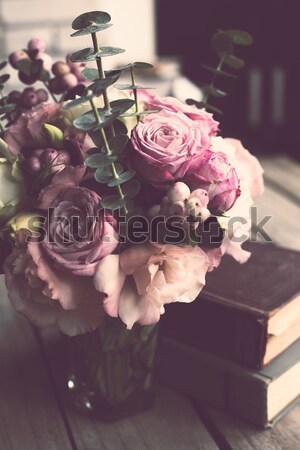 Bağbozumu düğün tablo süslemeleri güller mumlar Stok fotoğraf © manera