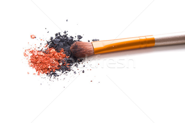 Foto stock: Profissional · pincéis · de · maquiagem · solto · pó · isolado · branco