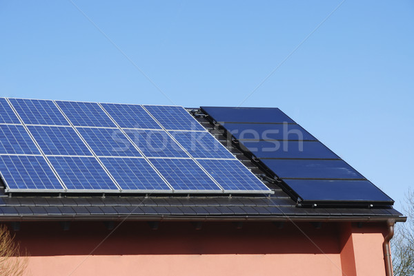 Fotovoltaikus nap fűtés ház tető installáció Stock fotó © manfredxy