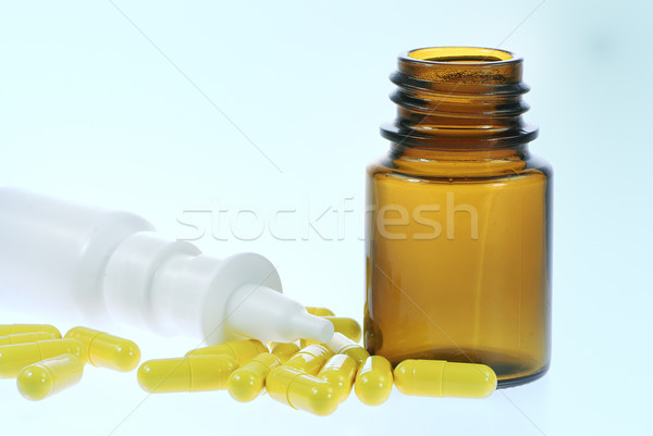 Spray capsules jaune médicaux médecine bouteille [[stock_photo]] © manfredxy