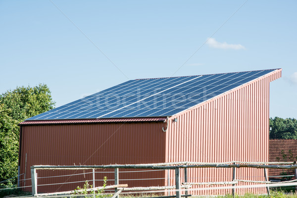 Fotovoltaikus energia teremtés napelemek tető technológia Stock fotó © manfredxy