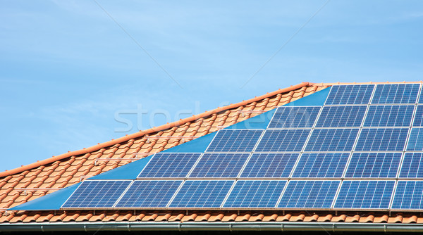 Fotovoltaice acoperiş energie panouri solare tehnologie mediu Imagine de stoc © manfredxy