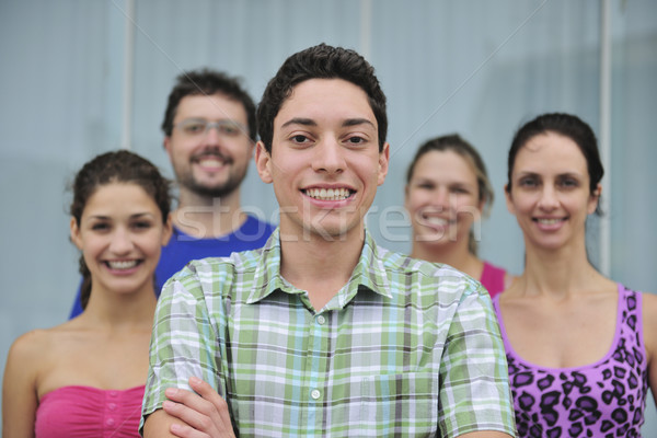 Groep toevallig echte mensen gelukkig jonge man Stockfoto © mangostock